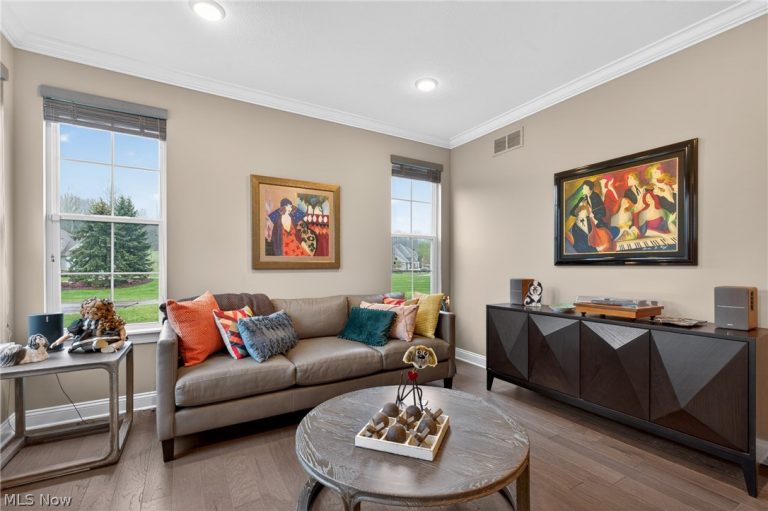 7429 Villa Ridge, Chagrin Falls, OH - Photo 6