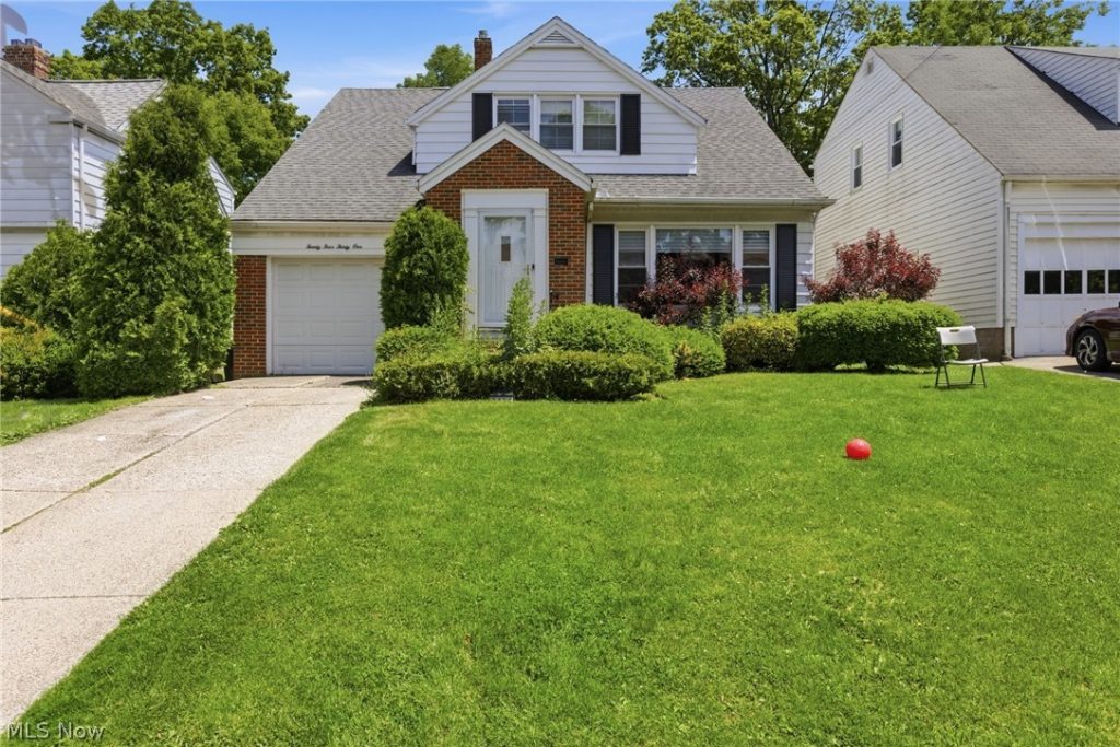 2431 White Road, University Heights, OH