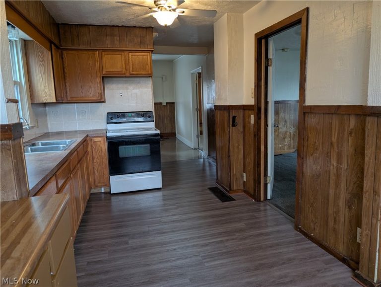 564 Carroll Street, Akron, OH - Photo 4