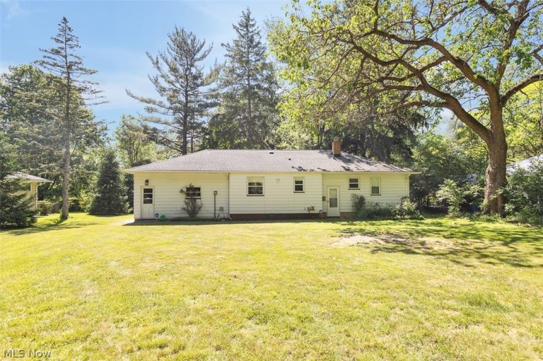 7761 Big Creek Parkway, Middleburg Heights, OH - Photo 3