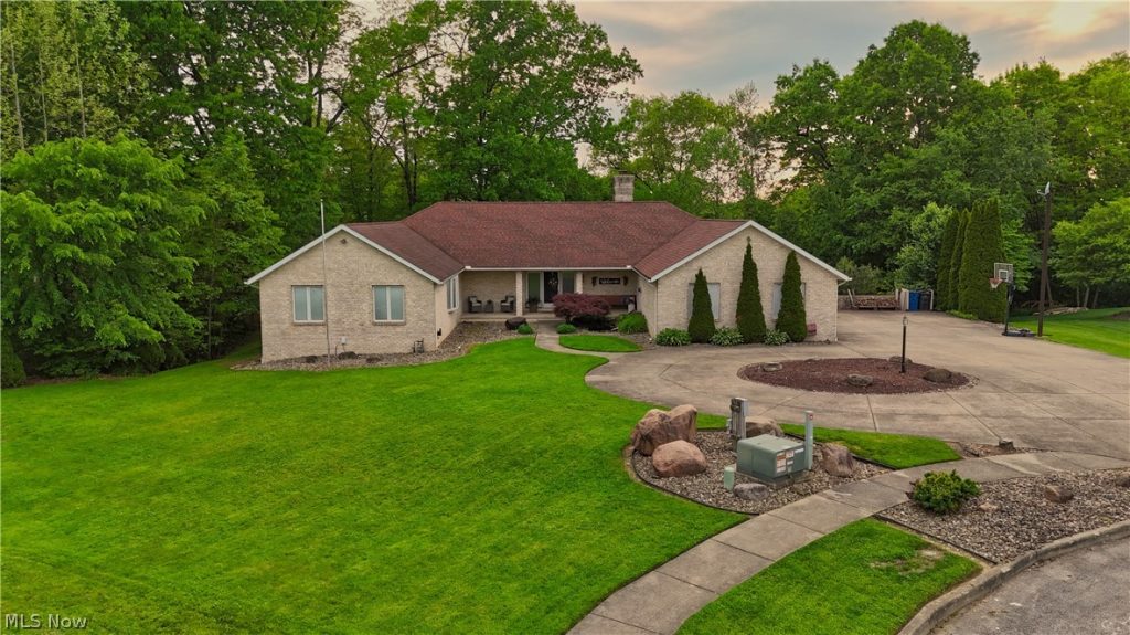 1751 Squaw Creek Drive, Girard, OH