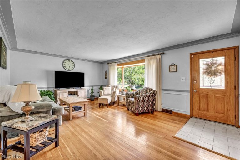 39550 Calann Drive, Elyria, OH - Photo 8
