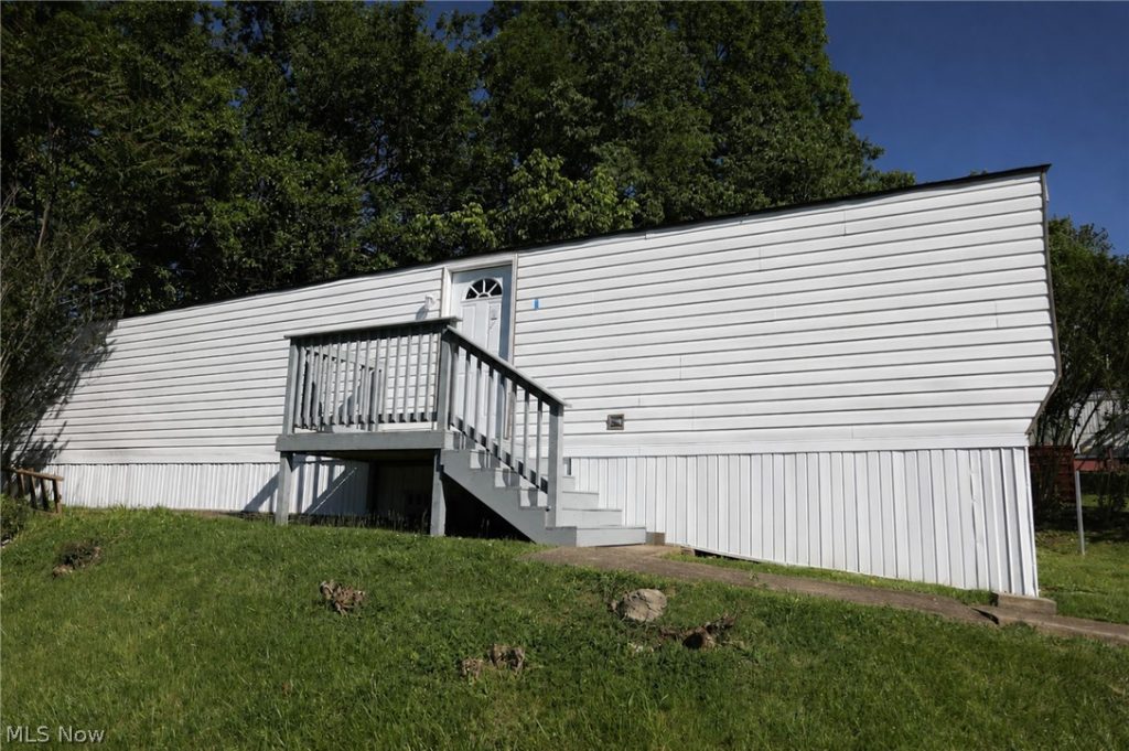 216 Young Lane, St Clairsville, OH