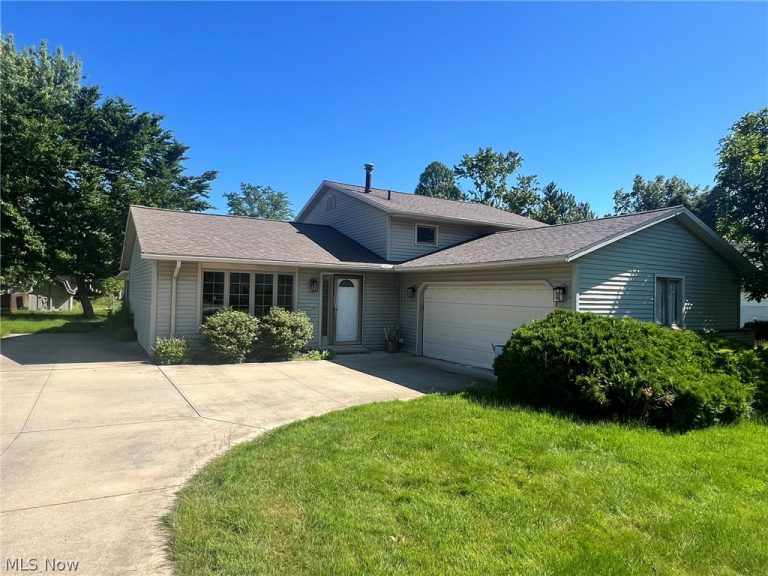 16244 Delmont Avenue, Strongsville, OH - Photo 2