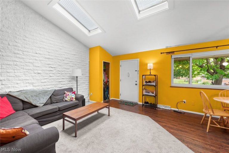 21834 River Oaks Drive #E2, Rocky River, OH - Photo 3