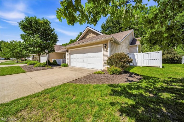 7618 Willow Woods Drive, North Olmsted, OH - Photo 4