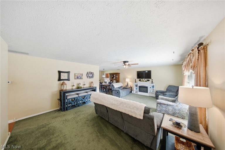 805 Ashberry Drive, Belpre, OH - Photo 6