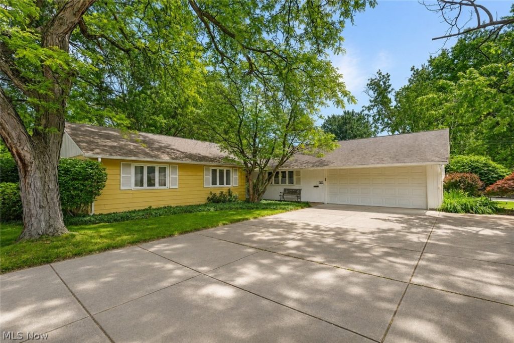 82 Barberry Drive, Berea, OH