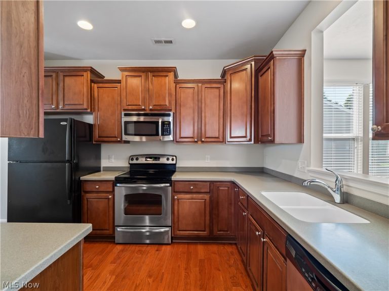 38435 Revere Drive, North Ridgeville, OH - Photo 8