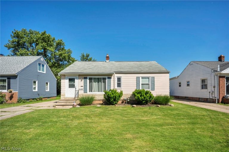 28815 Alton Road, Wickliffe, OH - Photo 2
