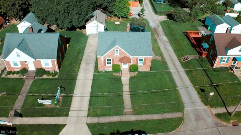 2414 Watson Avenue, Alliance, OH - Photo 2