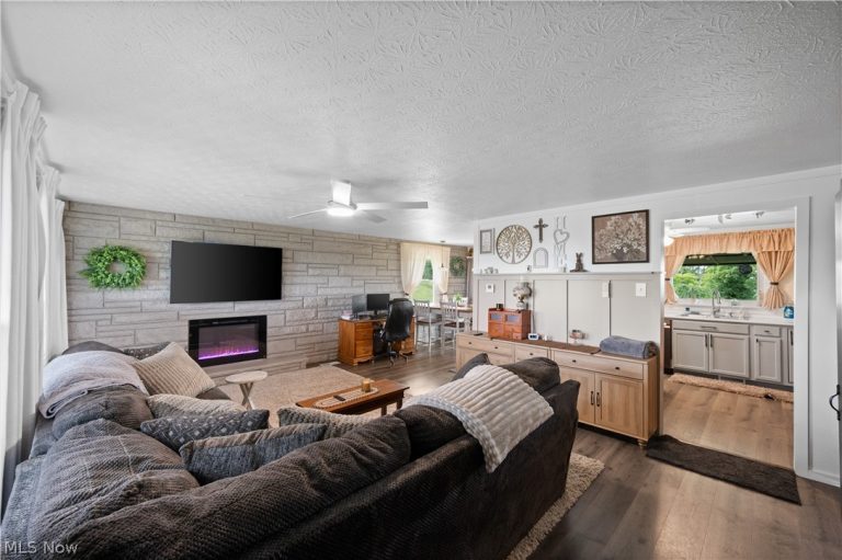2506 Valley View Drive, Belpre, OH - Photo 3
