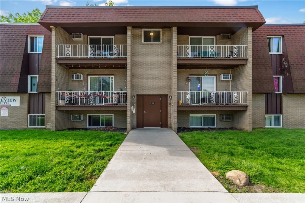 5216 Lake Road, Sheffield, OH