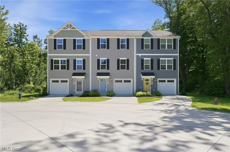 212 Raintree Lane, Painesville Twp, OH - Photo 2