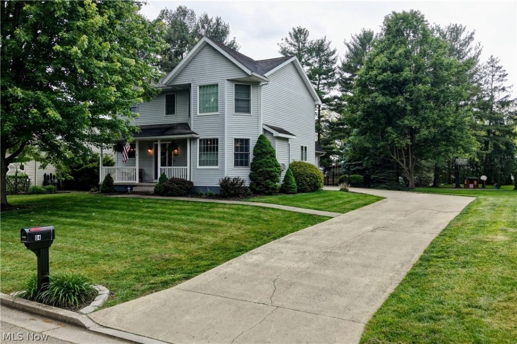 104 Pinedale Drive, Dover, OH