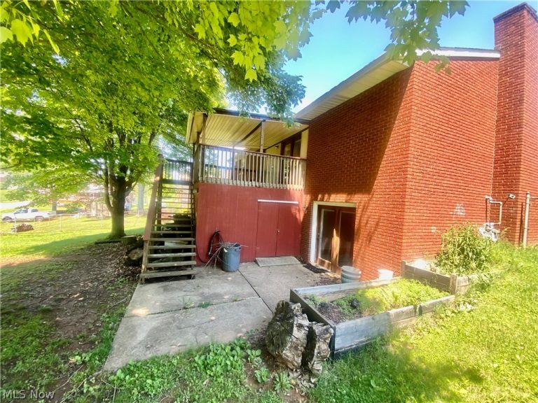 56 Haislop St, Washington, WV - Photo 5