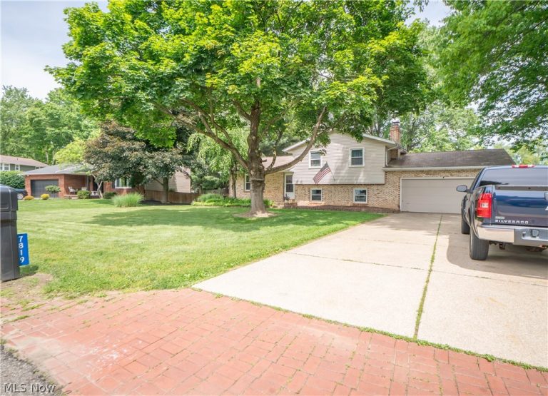 7819 Aramis Street, Massillon, OH - Photo 2