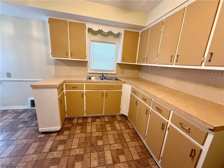 575 Noble Avenue, Akron, OH - Photo 5