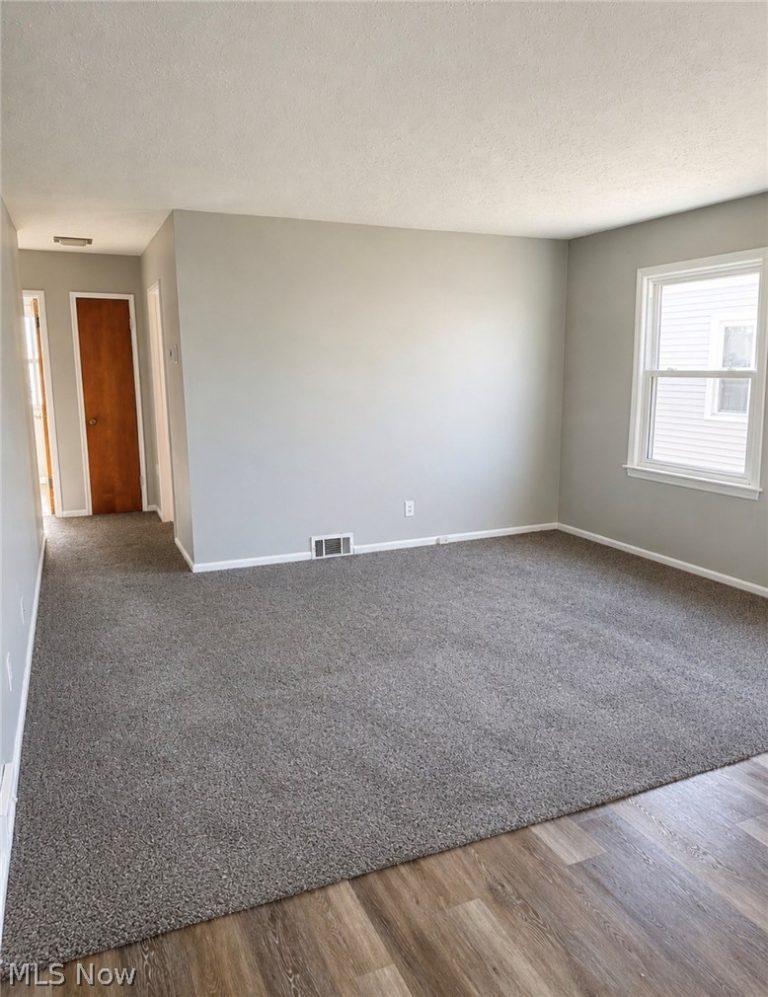 1572 Woodrow Avenue, Mayfield Heights, OH - Photo 5