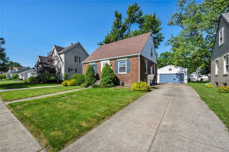 208 Longfellow Street, Elyria, OH - Photo 4