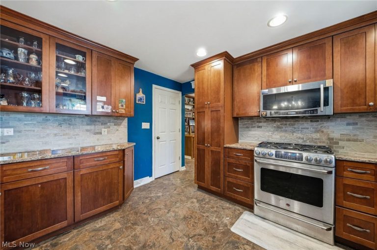 2103 David Avenue, Parma, OH - Photo 4