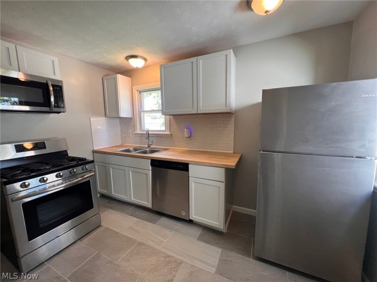 4606 Lincoln Avenue, Parma, OH - Photo 6