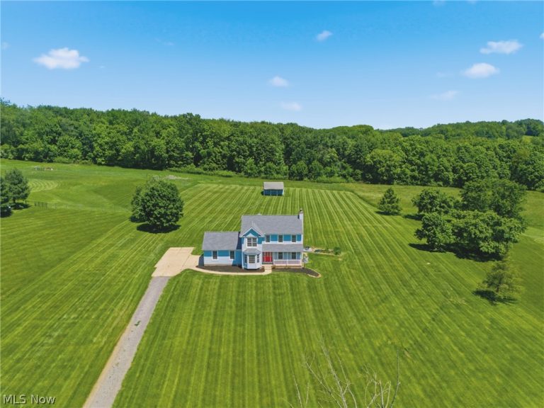 7987 Lisbon St E, East Canton, OH - Photo 4