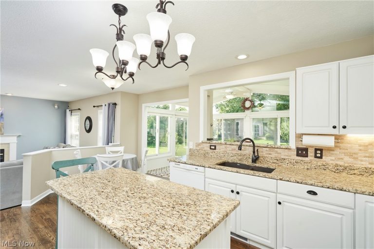 2952 Greenspire Lane, Fairlawn, OH - Photo 8