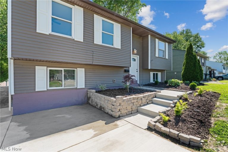 78 Summerberry Lane, Niles, OH - Photo 4