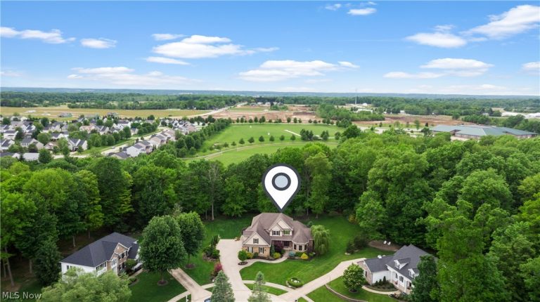 6424 Highland Green Drive, Medina, OH - Photo 2