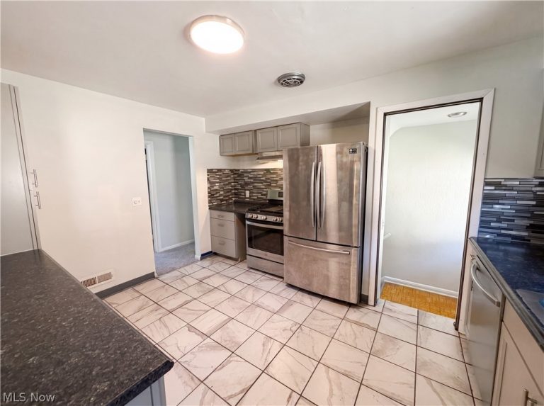 13606 Carpenter Road, Cleveland, OH - Photo 2
