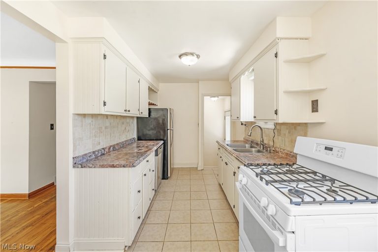 6150 Wareham Drive, Parma, OH - Photo 4