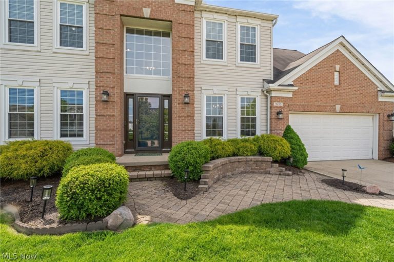 9635 Kingston Trail, Olmsted Twp, OH - Photo 5