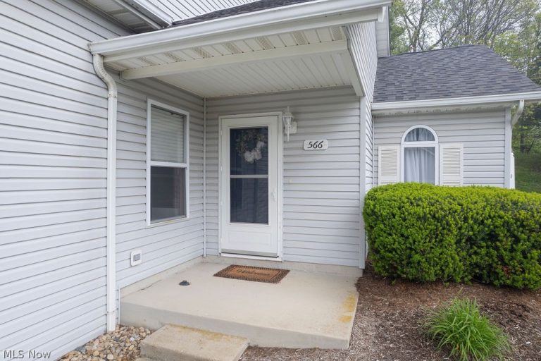566 Hilltop Terrace, Tallmadge, OH - Photo 2