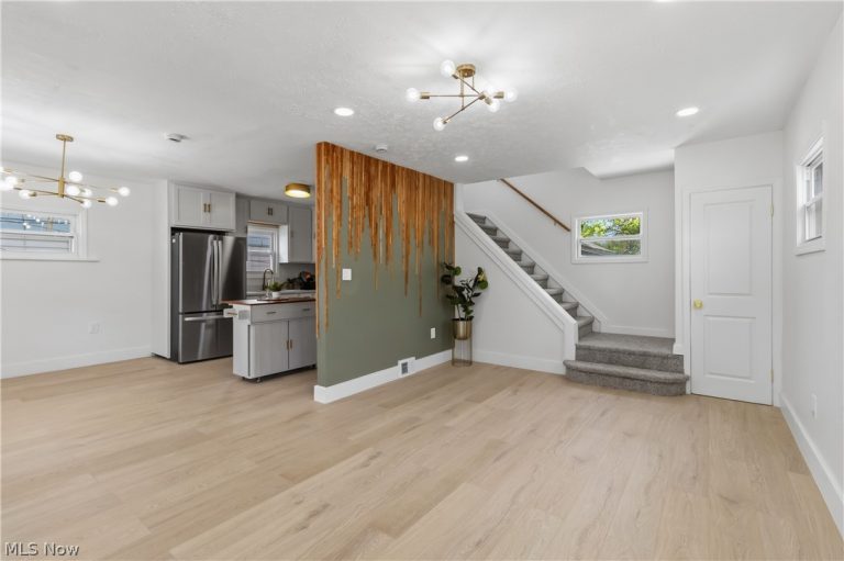 18815 Arrowhead Avenue, Cleveland, OH - Photo 4