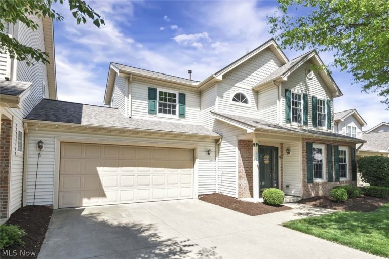 6804 Meadow Lane, Middleburg Heights, OH - Photo 2