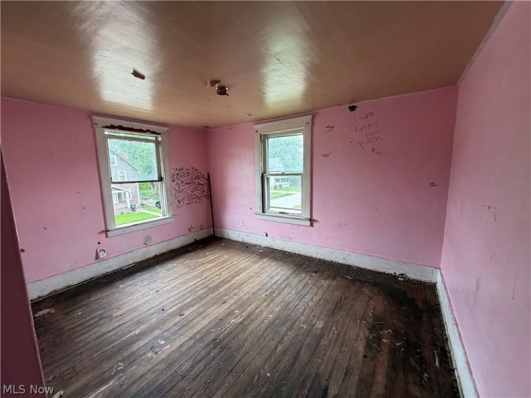 235 Iddings Avenue, Warren, OH - Photo 8