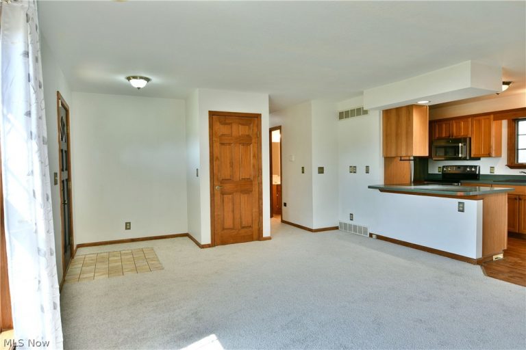 6525 Duck Creek Road, Berlin Center, OH - Photo 8