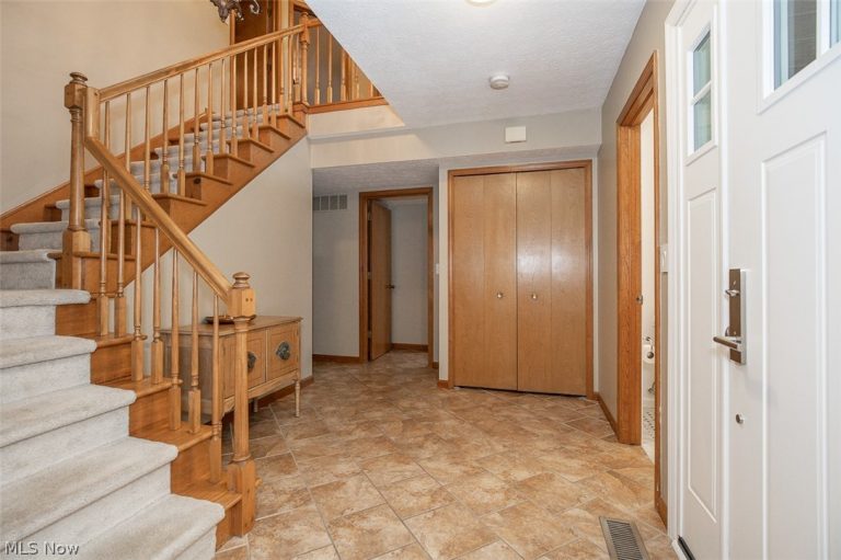 578 Red Oak Lane, Bay Village, OH - Photo 4