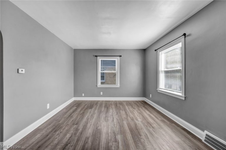 208 Longfellow Street, Elyria, OH - Photo 8