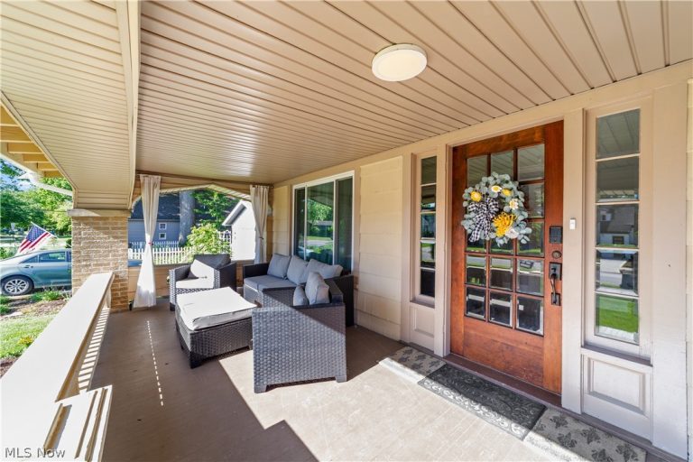 560 Elmwood Road, Bay Village, OH - Photo 3
