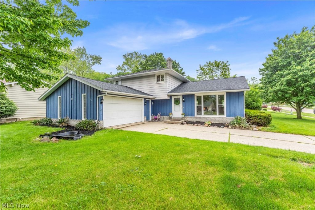 891 Pepperwood Drive, Brunswick, OH