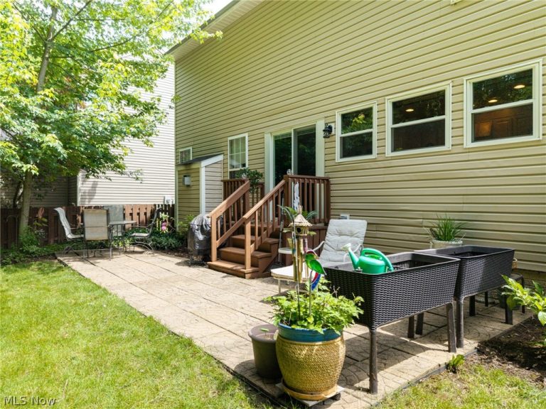 8524 Wayside Drive, Olmsted Twp, OH - Photo 5
