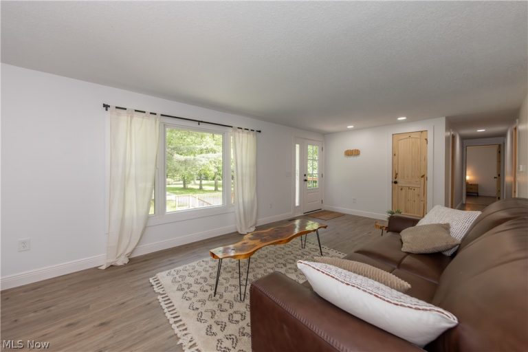12133 Snow Road, Burton, OH - Photo 4