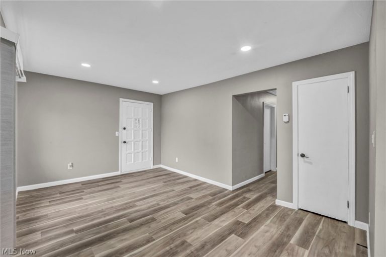 1279 Elmwood Road, Mayfield Heights, OH - Photo 5