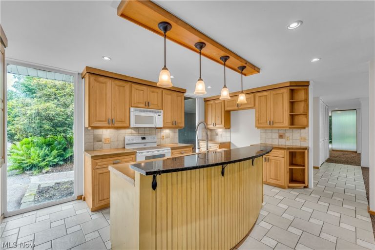 478 Tamiami Trail, Akron, OH - Photo 8