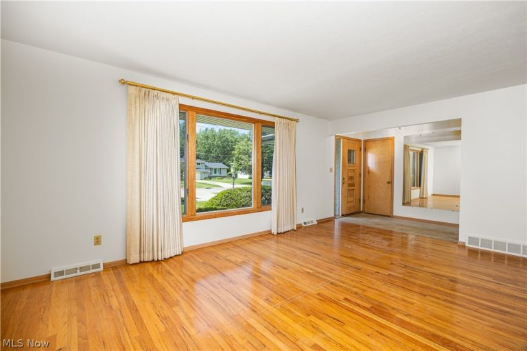 6879 Middlebrook Boulevard, Middleburg Heights, OH - Photo 4