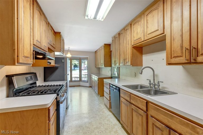 9985 Prospect Road, Strongsville, OH - Photo 6