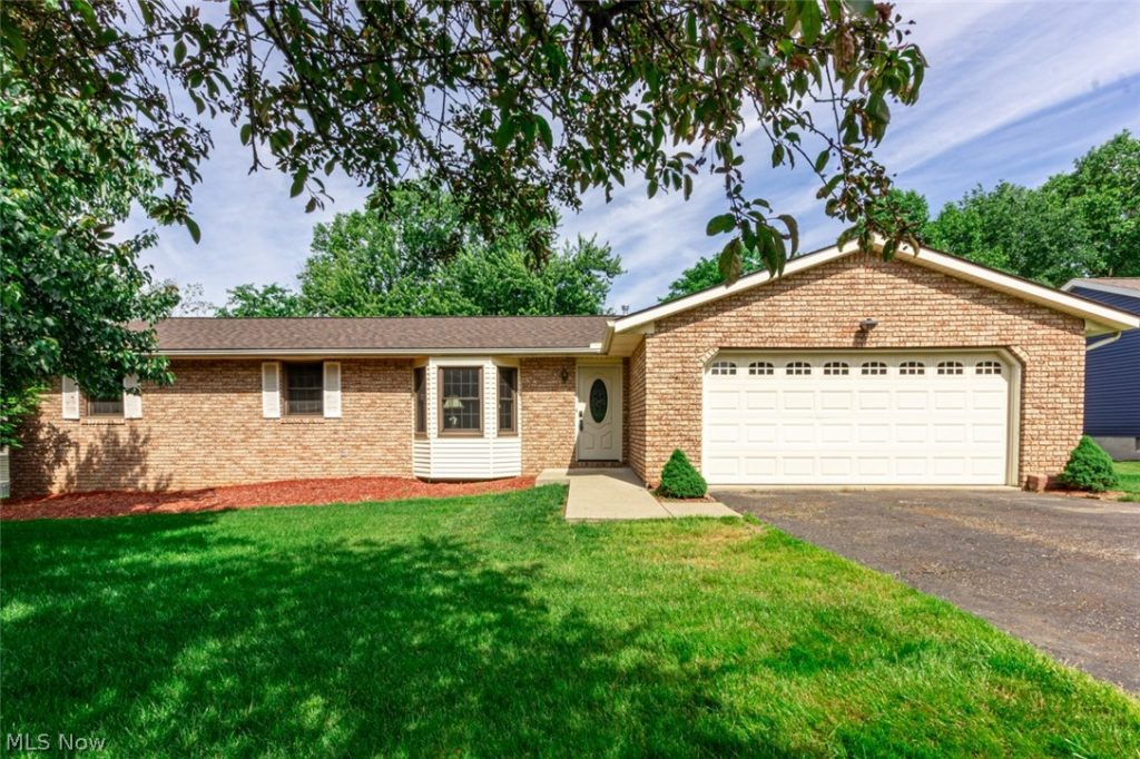 2411 Otterbin Street, Louisville, OH