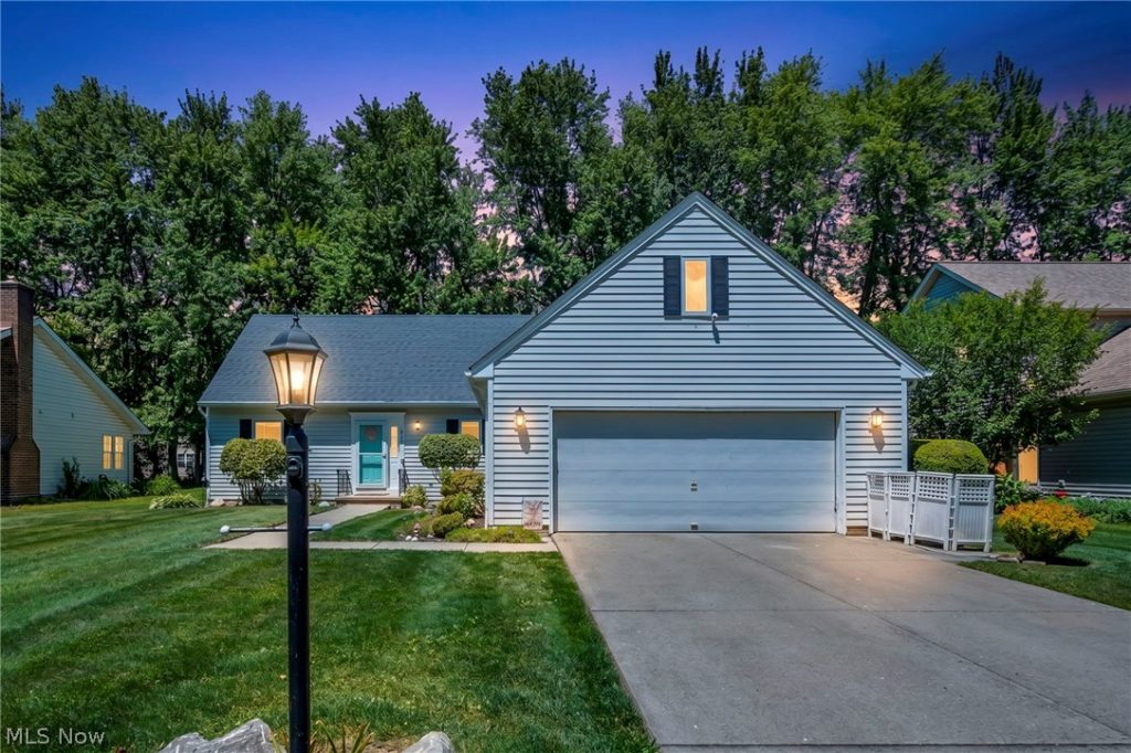 319 Greenwood Court, Elyria, OH